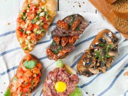 Difference Between Bruschetta And Crostini