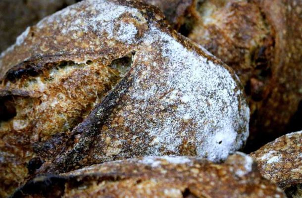 What is the GI of sourdough bread